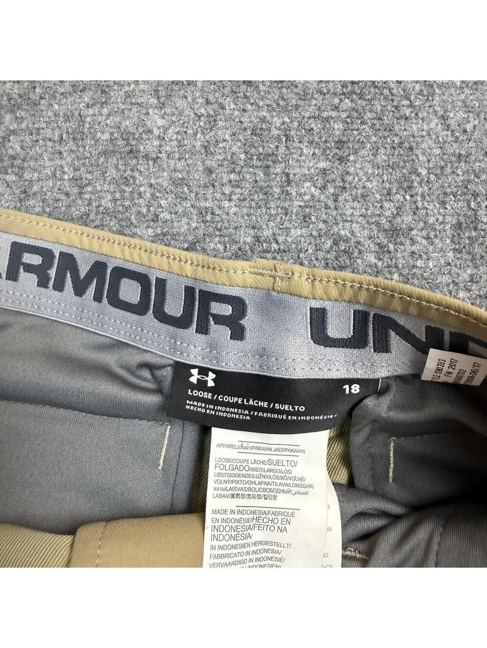 Under Armour Men's Loose Fit Tan Chino Pants Size 18